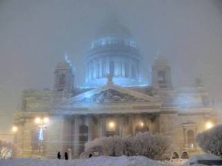 Issaky cathedral in St-Petersburg looks like a fairy tale palace when it snows